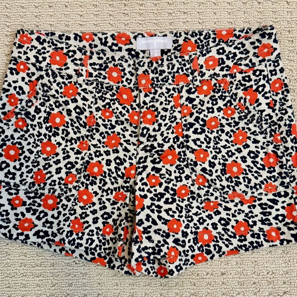 Banana Republic 4” shorts,  Size Med 100% cotton, new w/o tag